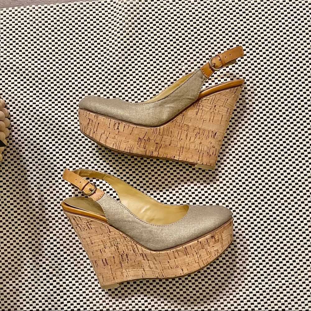 Nine West Gold Shimmer Round Closed Toe Cork Wedge Size 6.5